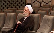 تحریف اندیشه‌های مصباح یزدی در مورد مشروعیت حکومت‌ها از زبان شاگردش