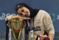 نگار هاشمی در پخش زنده، پدرش را با تولدش غافلگیر کرد!