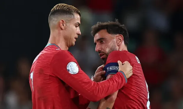 رونالدو بازوبند را به فرناندز سپرد و مورد تشویق هواداران پرتغال قرار گرفت