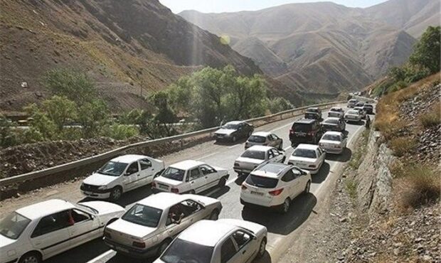 ترافیک سنگین در جاده چالوس و بارش باران در گیلان و مازندران