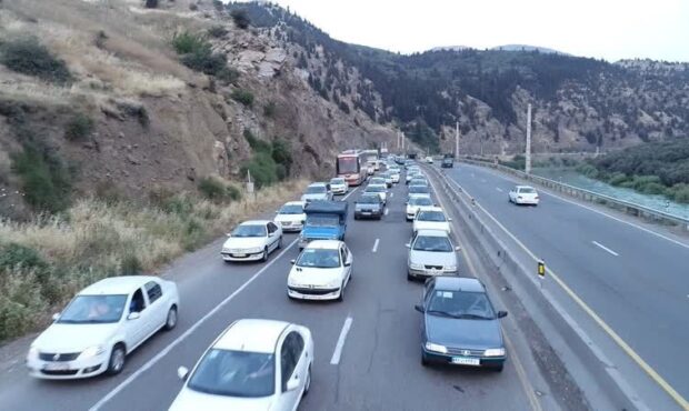 ترافیک سنگین ۱۰ کیلومتری در جاده رشت به قزوین؛ هر دو مسیر برای خودروهای تهران‌رو باز است